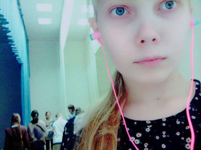 Юля Максимовская в школе. Фото &copy;&nbsp;VK / Yulia Maximovskaya